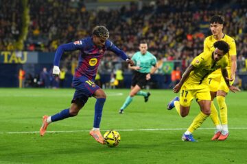 Lamine Yamal on the ball against Villarreal